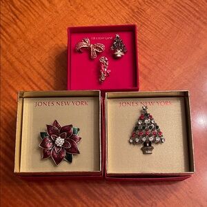 New boxed Jones New York Festive Brooch Collection - Red and Green set  of 3